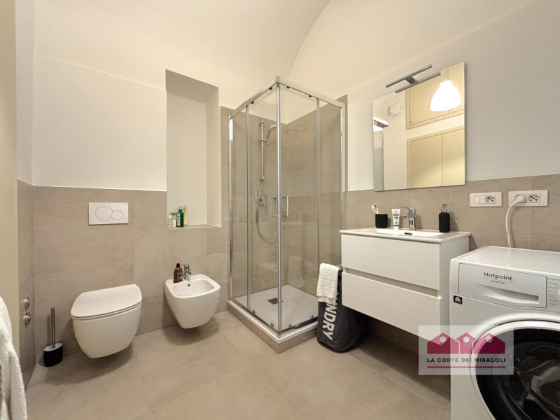 CONTRÀ PORTI: BICAMERE FINEMENTE ARREDATO IN PALAZZO STORICO. RIF. 2119X CANONE EURO 1.600/MESE+5...