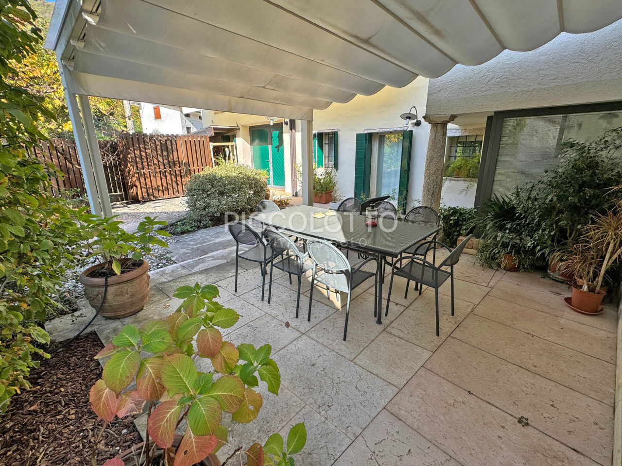 Villa ristrutturata con giardino