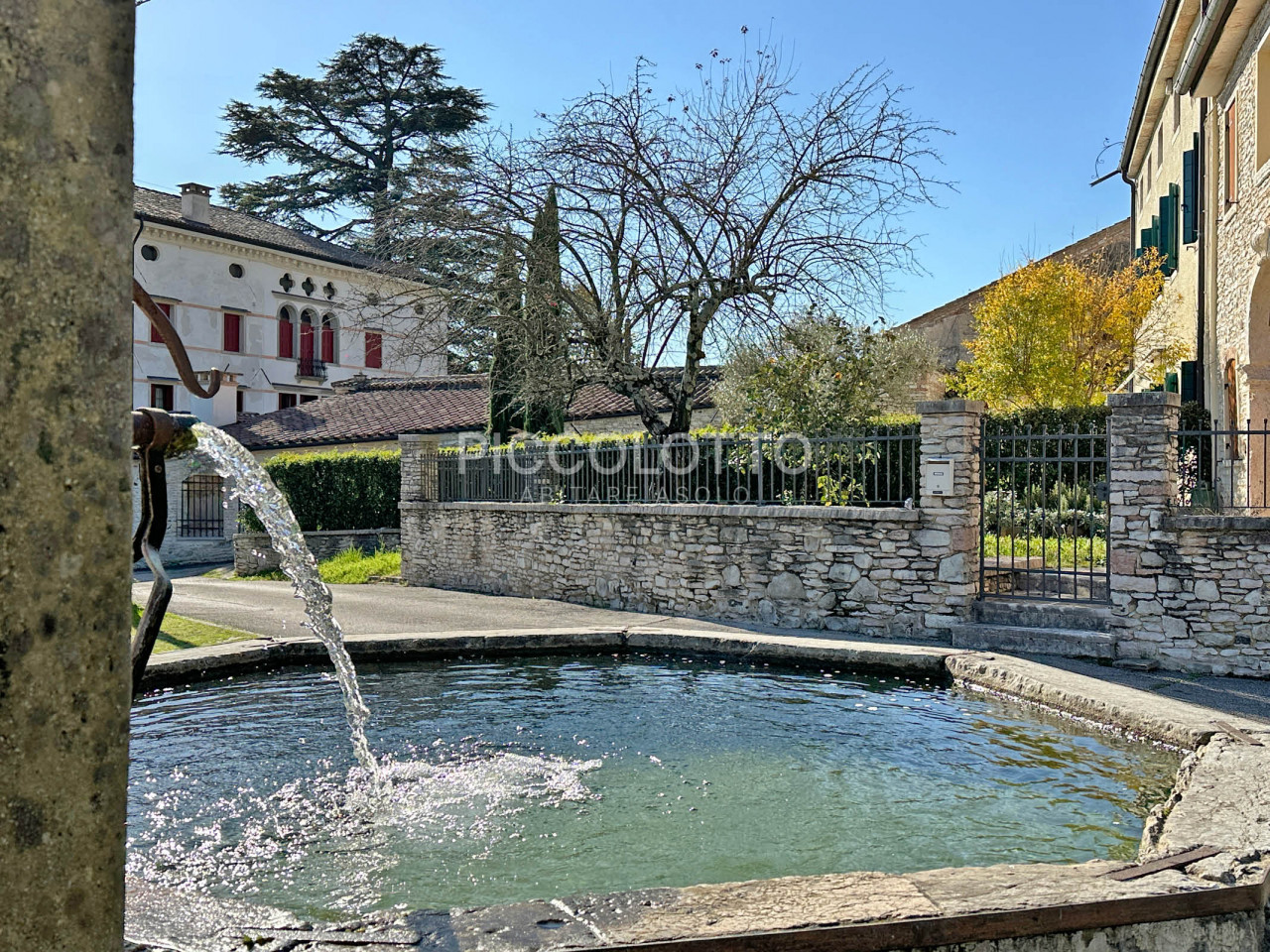 Villa ristrutturata con giardino
