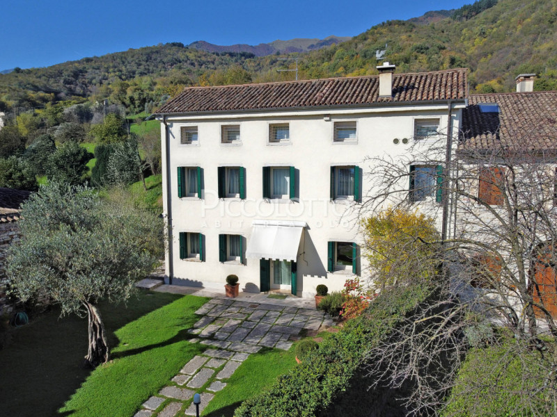 Rif. V5239 - Antica casa in pietra situata in pregevole contesto a pochi minuti da Asolo e nelle ...