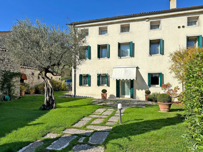 Rif. V5239 - Antica casa in pietra situata in pregevole contesto a pochi minuti da Asolo e nelle ...
