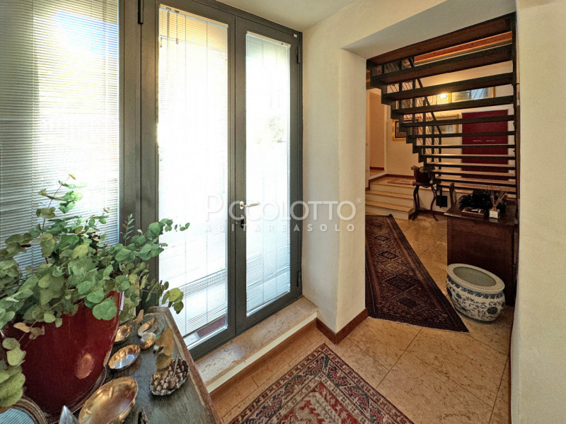 Rif. V5239 - Antica casa in pietra situata in pregevole contesto a pochi minuti da Asolo e nelle ...