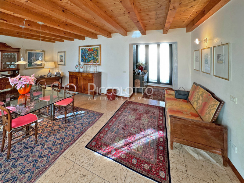 Rif. V5239 - Antica casa in pietra situata in pregevole contesto a pochi minuti da Asolo e nelle ...