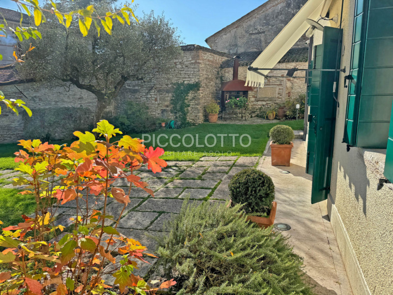 Rif. V5239 - Antica casa in pietra situata in pregevole contesto a pochi minuti da Asolo e nelle ...