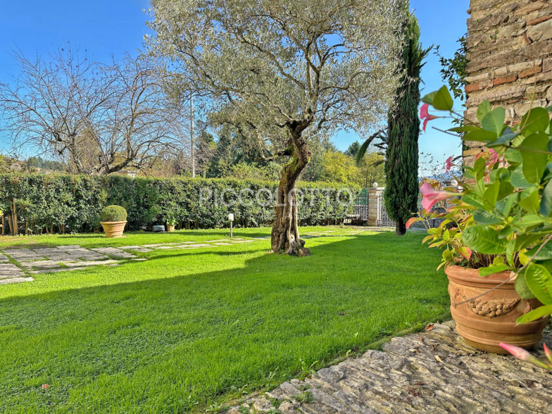 Rif. V5239 - Antica casa in pietra situata in pregevole contesto a pochi minuti da Asolo e nelle ...