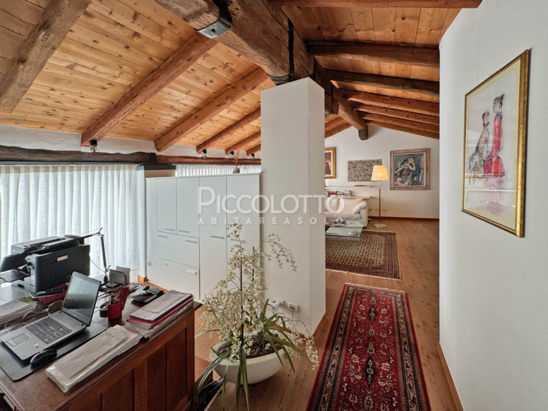 Rif. V5239 - Antica casa in pietra situata in pregevole contesto a pochi minuti da Asolo e nelle ...