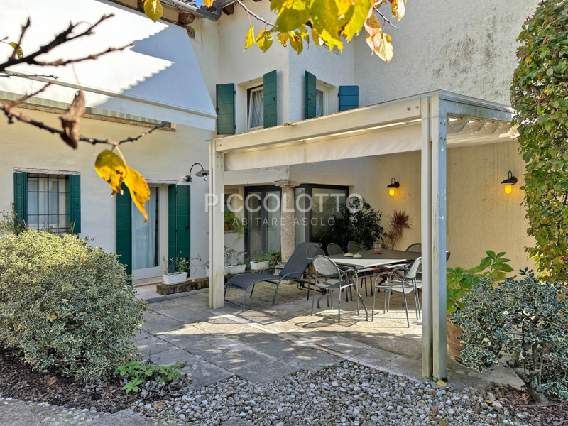 Rif. V5239 - Antica casa in pietra situata in pregevole contesto a pochi minuti da Asolo e nelle ...