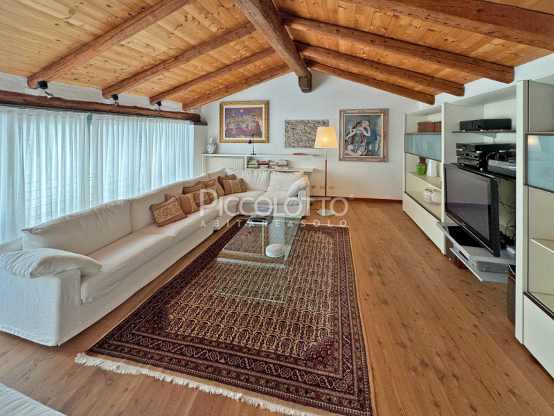 Rif. V5239 - Antica casa in pietra situata in pregevole contesto a pochi minuti da Asolo e nelle ...