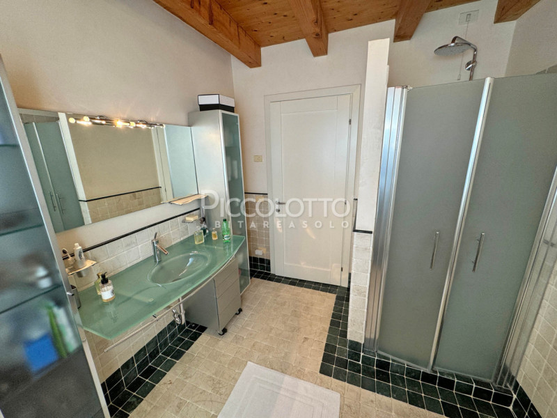 Rif. V5239 - Antica casa in pietra situata in pregevole contesto a pochi minuti da Asolo e nelle ...