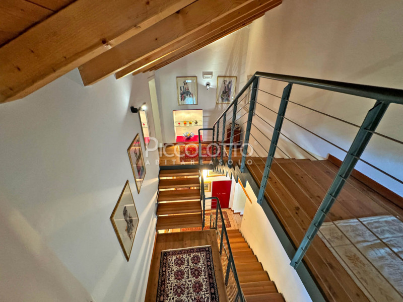 Rif. V5239 - Antica casa in pietra situata in pregevole contesto a pochi minuti da Asolo e nelle ...