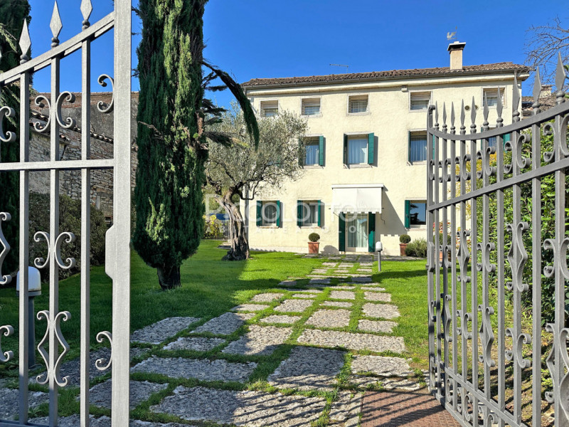 Rif. V5239 - Antica casa in pietra situata in pregevole contesto a pochi minuti da Asolo e nelle ...