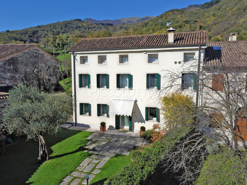 Rif. V5239 - Antica casa in pietra situata in pregevole contesto a pochi minuti da Asolo e nelle ...