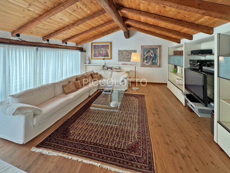 Rif. V5239 - Antica casa in pietra situata in pregevole contesto a pochi minuti da Asolo e nelle ...