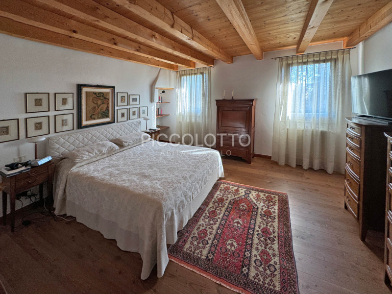 Rif. V5239 - Antica casa in pietra situata in pregevole contesto a pochi minuti da Asolo e nelle ...