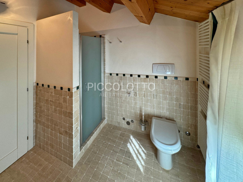 Rif. V5239 - Antica casa in pietra situata in pregevole contesto a pochi minuti da Asolo e nelle ...
