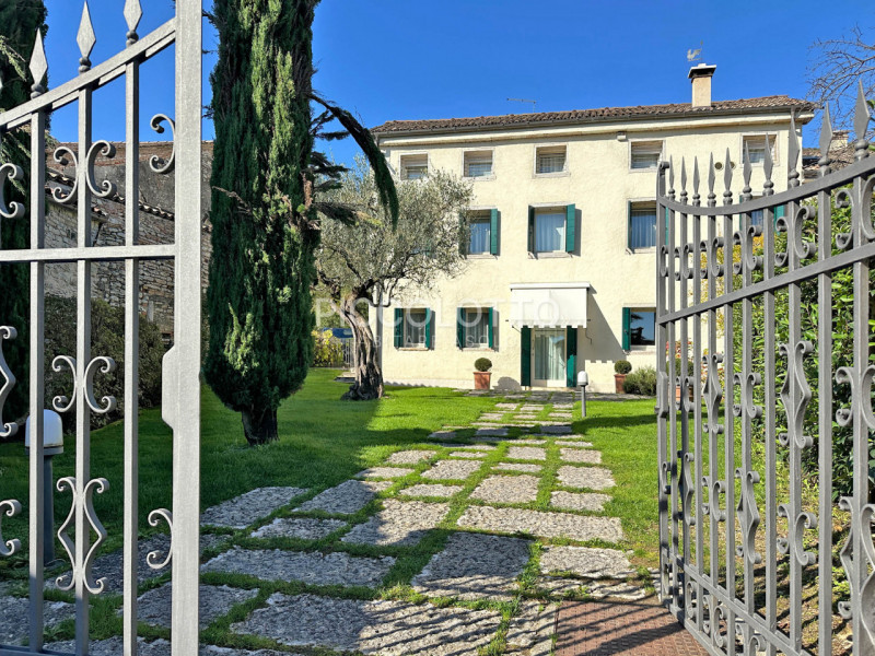 Rif. V5239 - Antica casa in pietra situata in pregevole contesto a pochi minuti da Asolo e nelle ...