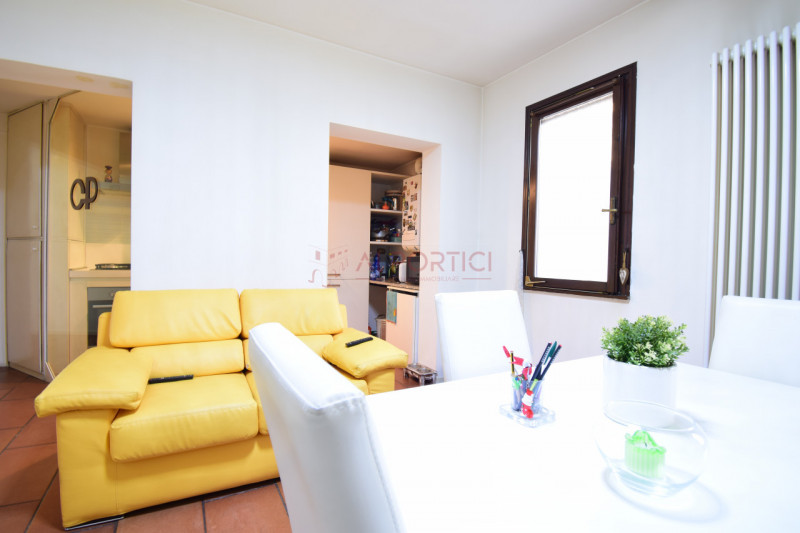 PIOVE DI SACCO - Nel pieno centro storico di Piove di Sacco, proponiamo un elegante appartamento ...