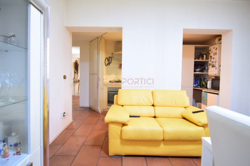 PIOVE DI SACCO - Nel pieno centro storico di Piove di Sacco, proponiamo un elegante appartamento ...