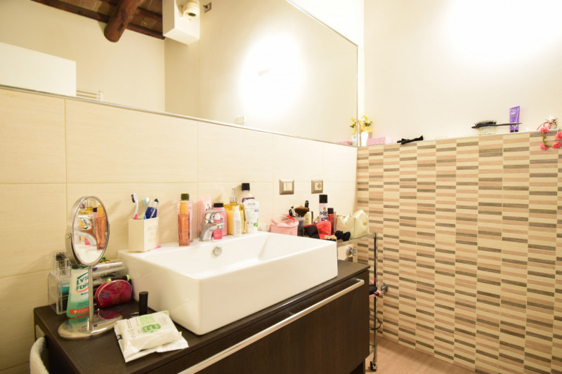 PIOVE DI SACCO - Nel pieno centro storico di Piove di Sacco, proponiamo un elegante appartamento ...