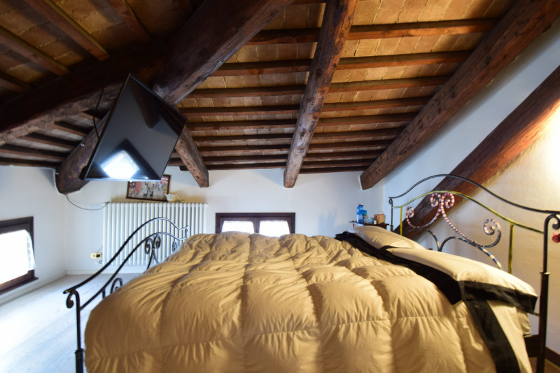 PIOVE DI SACCO - Nel pieno centro storico di Piove di Sacco, proponiamo un elegante appartamento ...