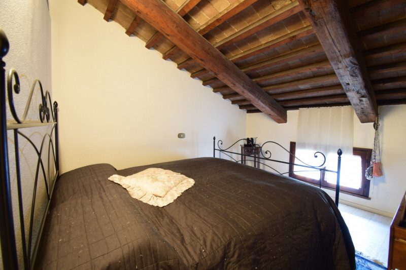 PIOVE DI SACCO - Nel pieno centro storico di Piove di Sacco, proponiamo un elegante appartamento ...