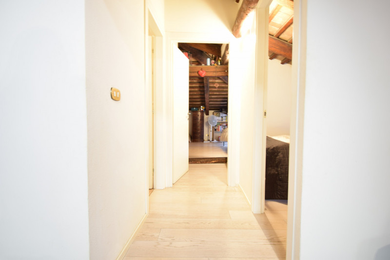 PIOVE DI SACCO - Nel pieno centro storico di Piove di Sacco, proponiamo un elegante appartamento ...