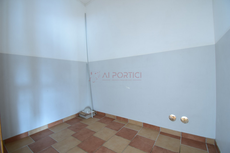 Comune di CORREZZOLA - Spazioso negozio di 70 mq ideale per dare vita alla tua attività!
Situato ...