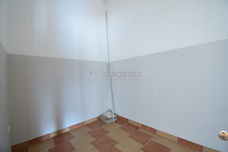 Comune di CORREZZOLA - Spazioso negozio di 70 mq ideale per dare vita alla tua attività!
Situato ...