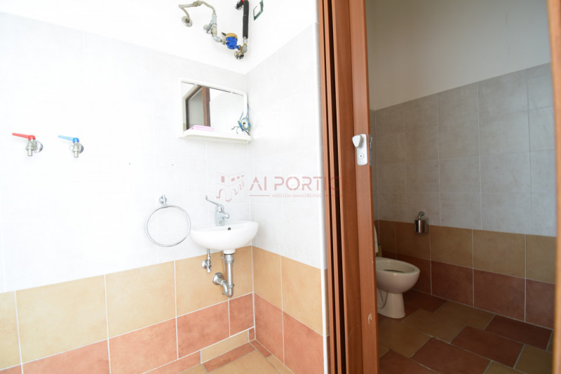 Comune di CORREZZOLA - Spazioso negozio di 70 mq ideale per dare vita alla tua attività!
Situato ...