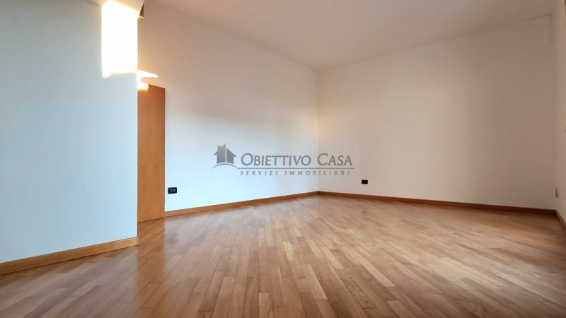 Rif. VT190 – Esclusivo Duplex con Giardino Privato (400 mq)

Rara opportunità! Appartamento duple...