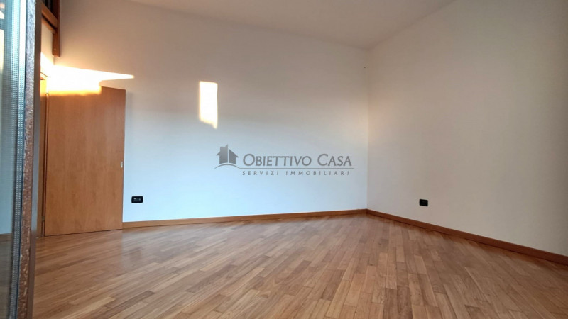Rif. VT190 – Esclusivo Duplex con Giardino Privato (400 mq)

Rara opportunità! Appartamento duple...