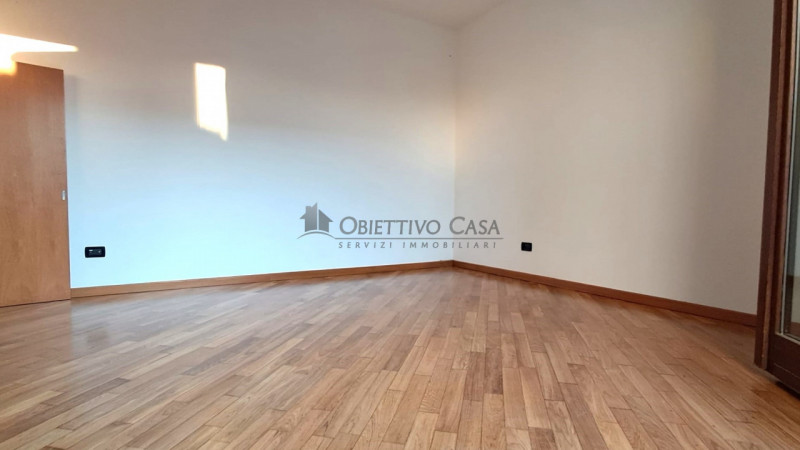 Rif. VT190 – Esclusivo Duplex con Giardino Privato (400 mq)

Rara opportunità! Appartamento duple...