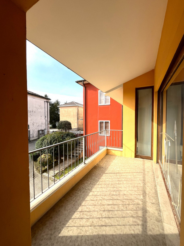 SOSSANO Centro: Complesso immobiliare che racchiude in se fabbricati di diversa tipologia e desti...