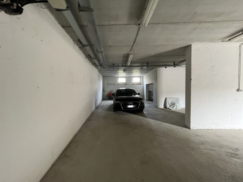 SOSSANO Centro: Complesso immobiliare che racchiude in se fabbricati di diversa tipologia e desti...