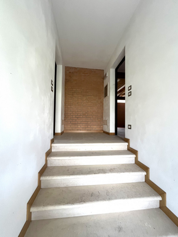 SOSSANO Centro: Complesso immobiliare che racchiude in se fabbricati di diversa tipologia e desti...