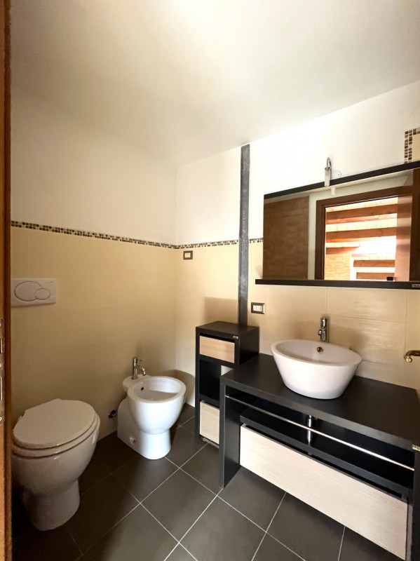 SOSSANO Centro: Complesso immobiliare che racchiude in se fabbricati di diversa tipologia e desti...