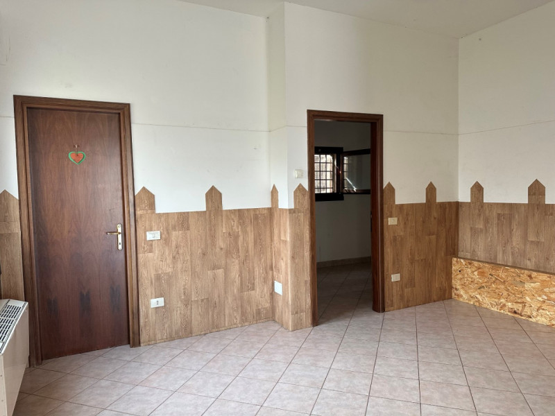 Nelle immediate vicinanze della zona industriale di SACCOLONGO ed in zona di forte passaggio, pro...