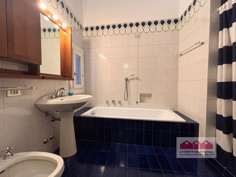 CENTRO STORICO: PALAZZO STORICO PIANO ULTIMO, ASCENSORE, SOGGIORNO, CUCINA ARREDATA SEPARATA, LAV...