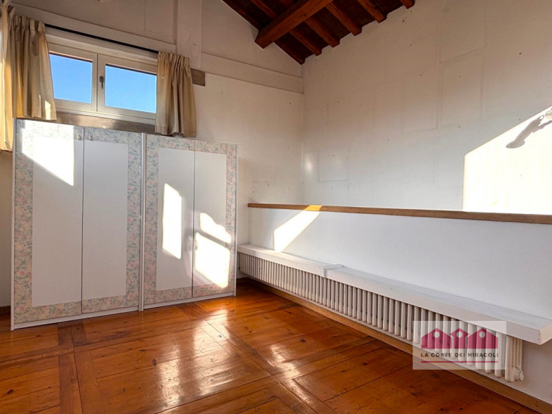 CENTRO STORICO: PALAZZO STORICO PIANO ULTIMO, ASCENSORE, SOGGIORNO, CUCINA ARREDATA SEPARATA, LAV...