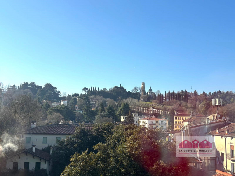 CENTRO STORICO: PALAZZO STORICO PIANO ULTIMO, ASCENSORE, SOGGIORNO, CUCINA ARREDATA SEPARATA, LAV...