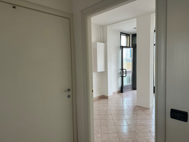 Nelle immediate vicinanze della zona industriale di SACCOLONGO ed in zona di forte passaggio, pro...