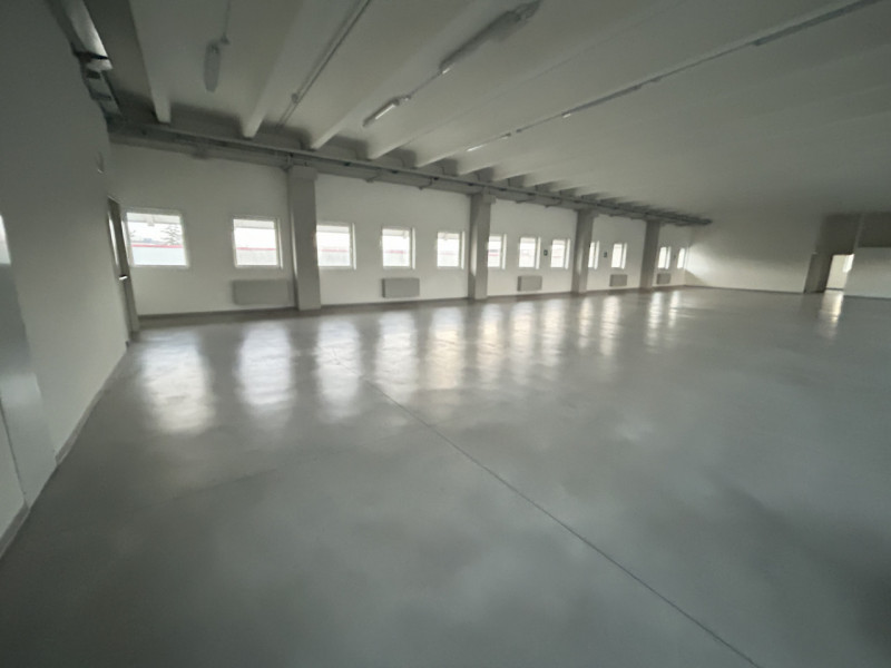 Laboratorio/magazzino Open Space con Sale Riunioni e Servizi – Perfetto per la Tua Attività!

Se ...