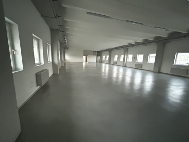 Laboratorio/magazzino Open Space con Sale Riunioni e Servizi – Perfetto per la Tua Attività!

Se ...