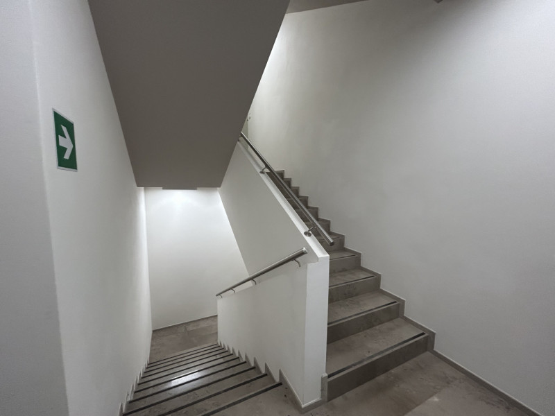 Laboratorio/magazzino Open Space con Sale Riunioni e Servizi – Perfetto per la Tua Attività!

Se ...