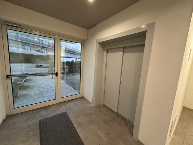 Laboratorio/magazzino Open Space con Sale Riunioni e Servizi – Perfetto per la Tua Attività!

Se ...