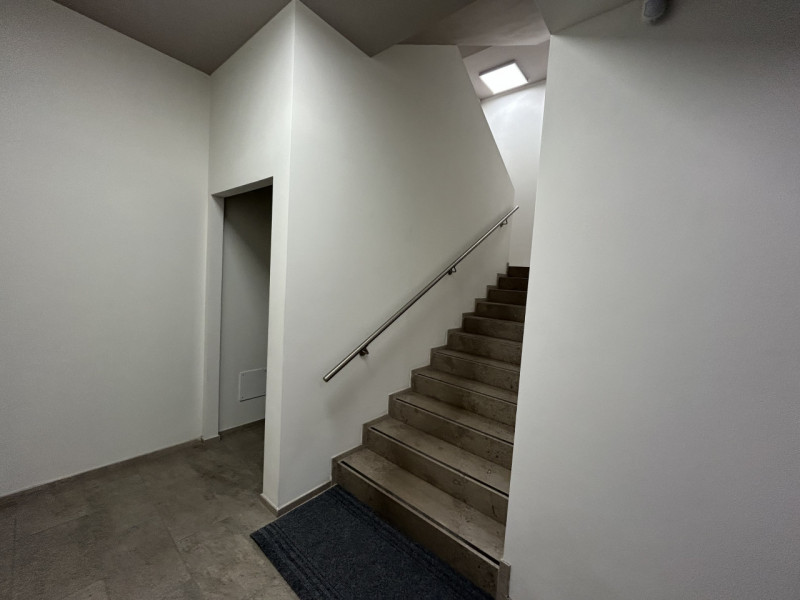 Laboratorio/magazzino Open Space con Sale Riunioni e Servizi – Perfetto per la Tua Attività!

Se ...