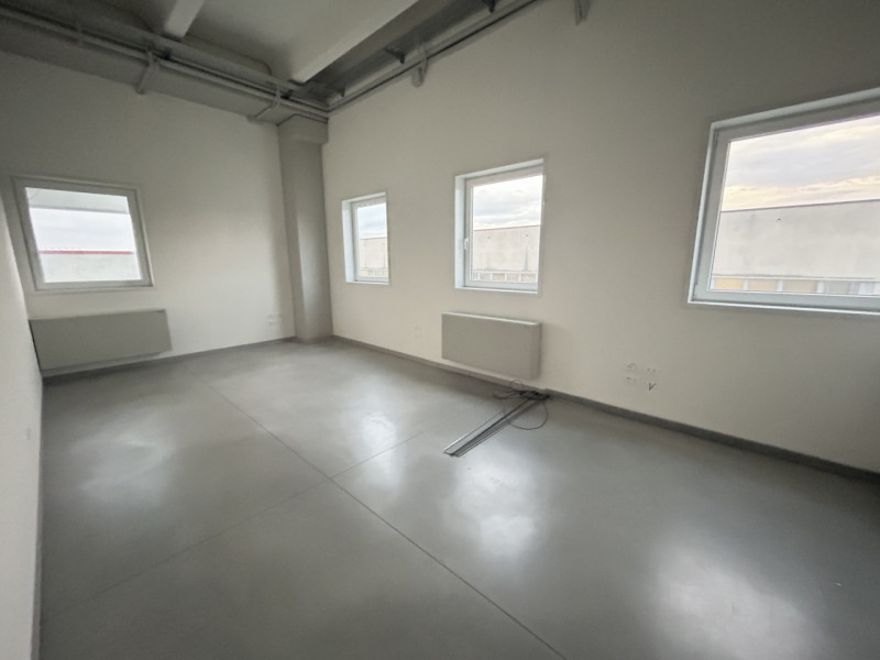 Laboratorio/magazzino Open Space con Sale Riunioni e Servizi – Perfetto per la Tua Attività!

Se ...