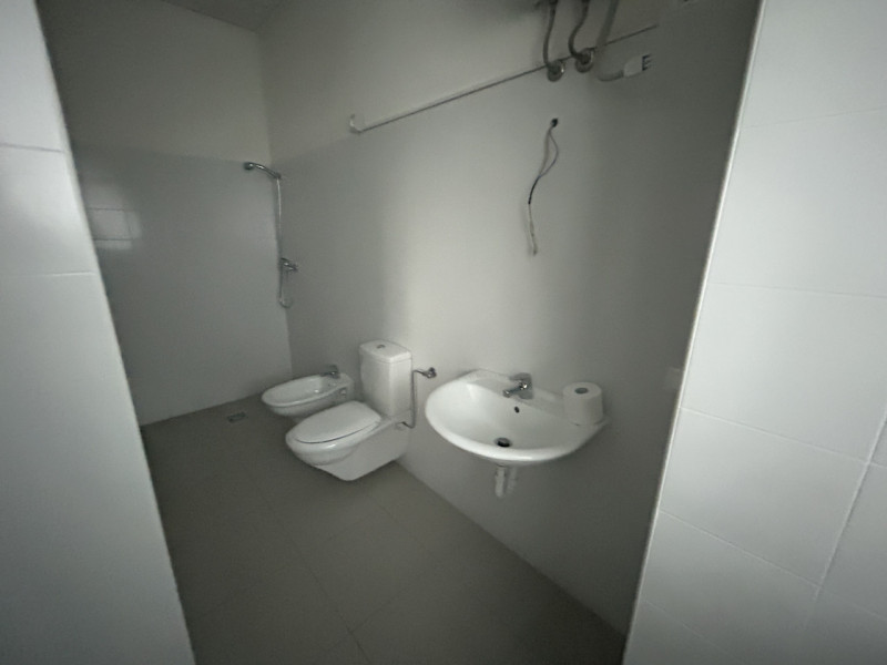 Laboratorio/magazzino Open Space con Sale Riunioni e Servizi – Perfetto per la Tua Attività!

Se ...