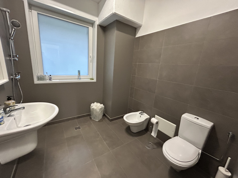 Laboratorio/magazzino Open Space con Sale Riunioni e Servizi – Perfetto per la Tua Attività!

Se ...