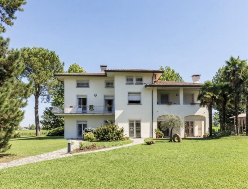(Per INFO Mattias 3494222146) Scopri questa magnifica villa contemporanea situata nel cuore di An...